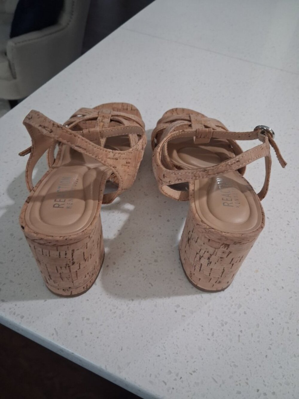 Kenneth Cole Reaction Reina T-Strap Sandals – Size 5 (BNWT) - Picture 4 of 6